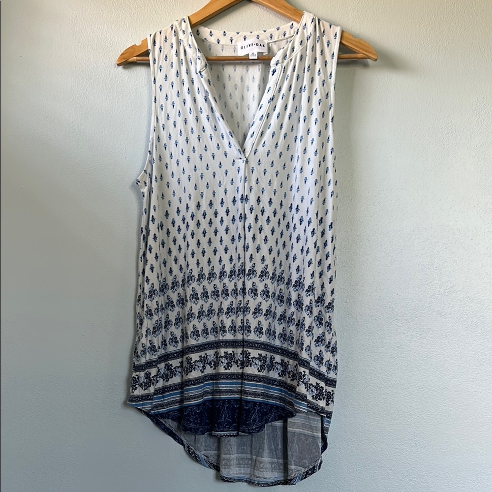 Olive & Oak Blue and White Sleeveless Top